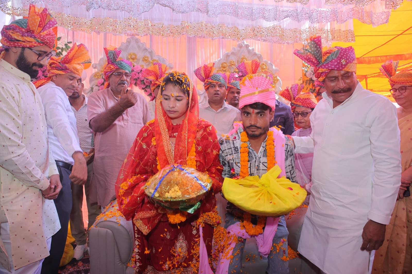 लखीमपुर खीरी: *खीरी में 192 जोड़ों ने थामा एक-दूजे का हाथ, सामूहिक विवाह समारोह में गूंजी शहनाई*