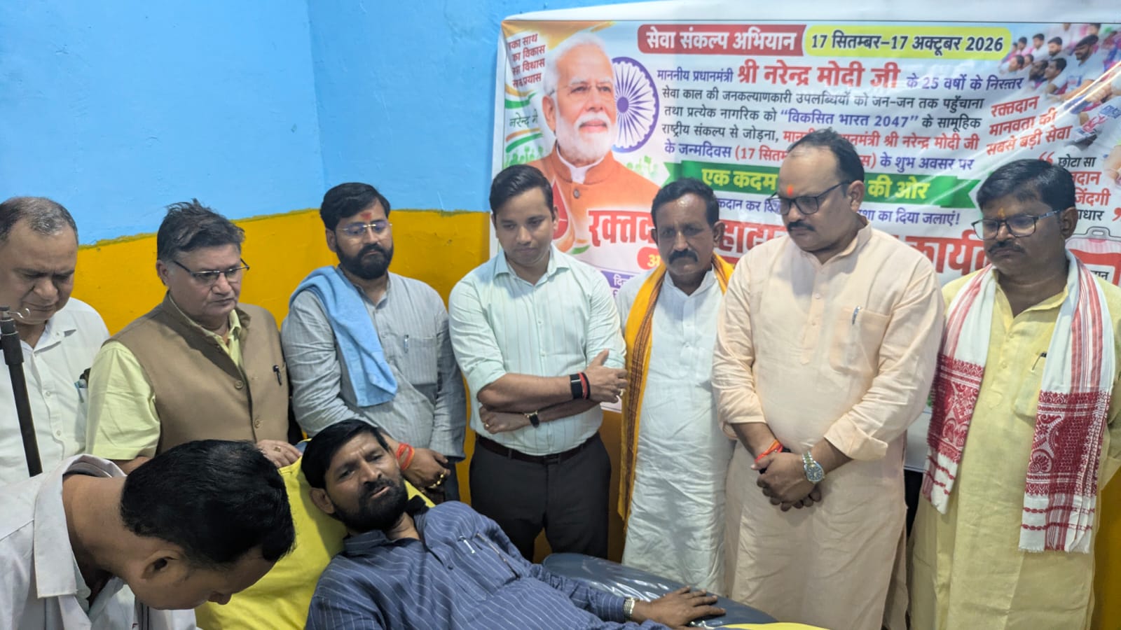सेवा संकल्प अभियान का आगाज, 57 जनप्रतिनिधियों व युवाओं ने किया रक्तदान रक्तदाताओं ने मरीजों को फल वितरित कर स्वस्थ जीवन की कामना की