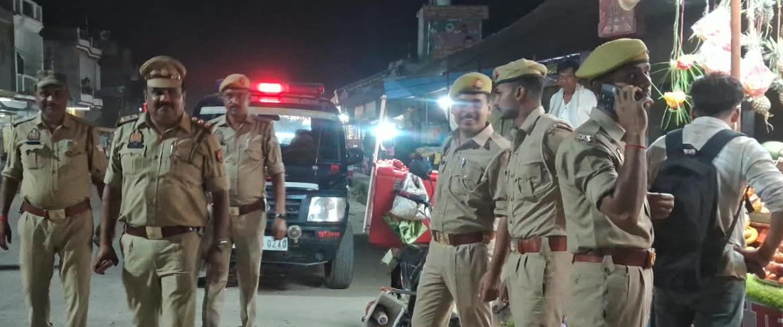 प्रेमनगर में थाना प्रभारी ने की पैदल गश्त, सीसीटीवी लगवाने की अपील व्यापारियों से किया संवाद, संदिग्ध गतिविधियों की सूचना पुलिस को देने को कहा