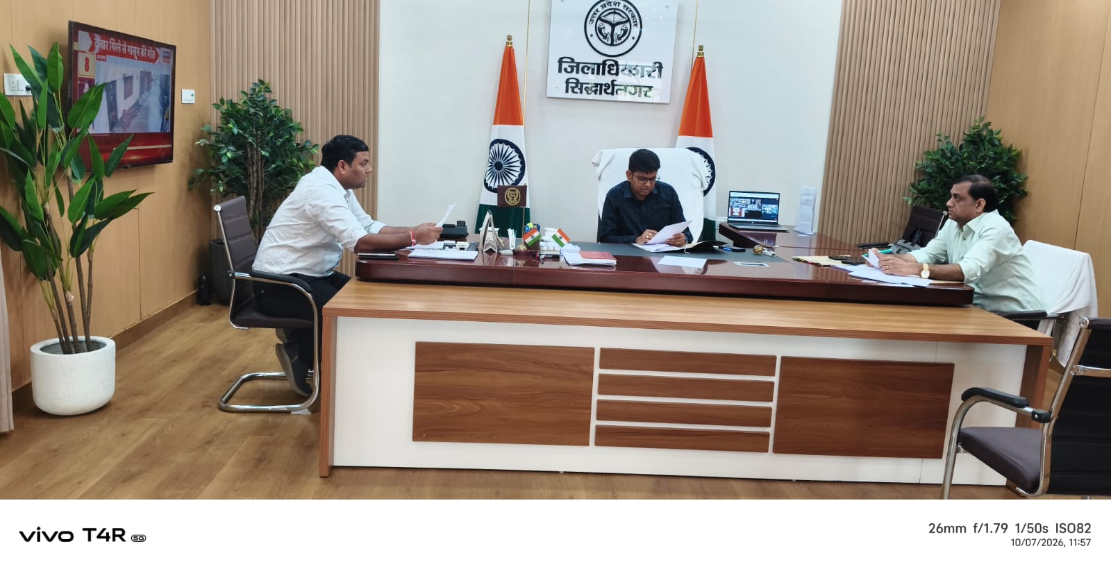बहराइच-खलीलाबाद रेल लाइन: भूमि अधिग्रहण कार्यों की डीएम ने की समीक्षा  बांसी व खेसरहा में स्टेशन निर्माण का काम जारी, किसानों को प्रतिकर वितरण में तेजी लाने के निर्देश