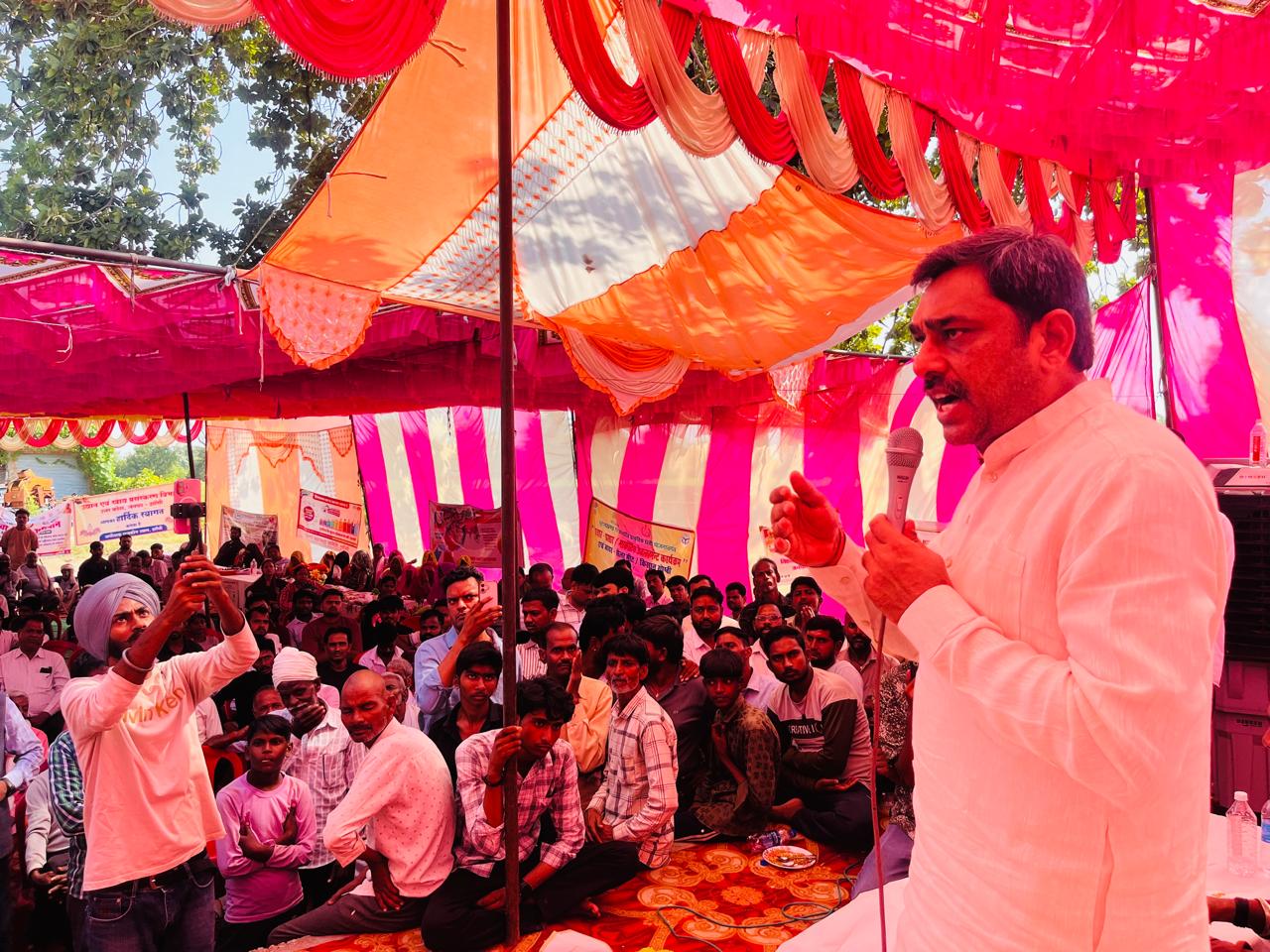विधायक राजीव सिंह पारीछा ने लगाई जनचौपाल, ग्रामीणों की समस्याएं सुनीं