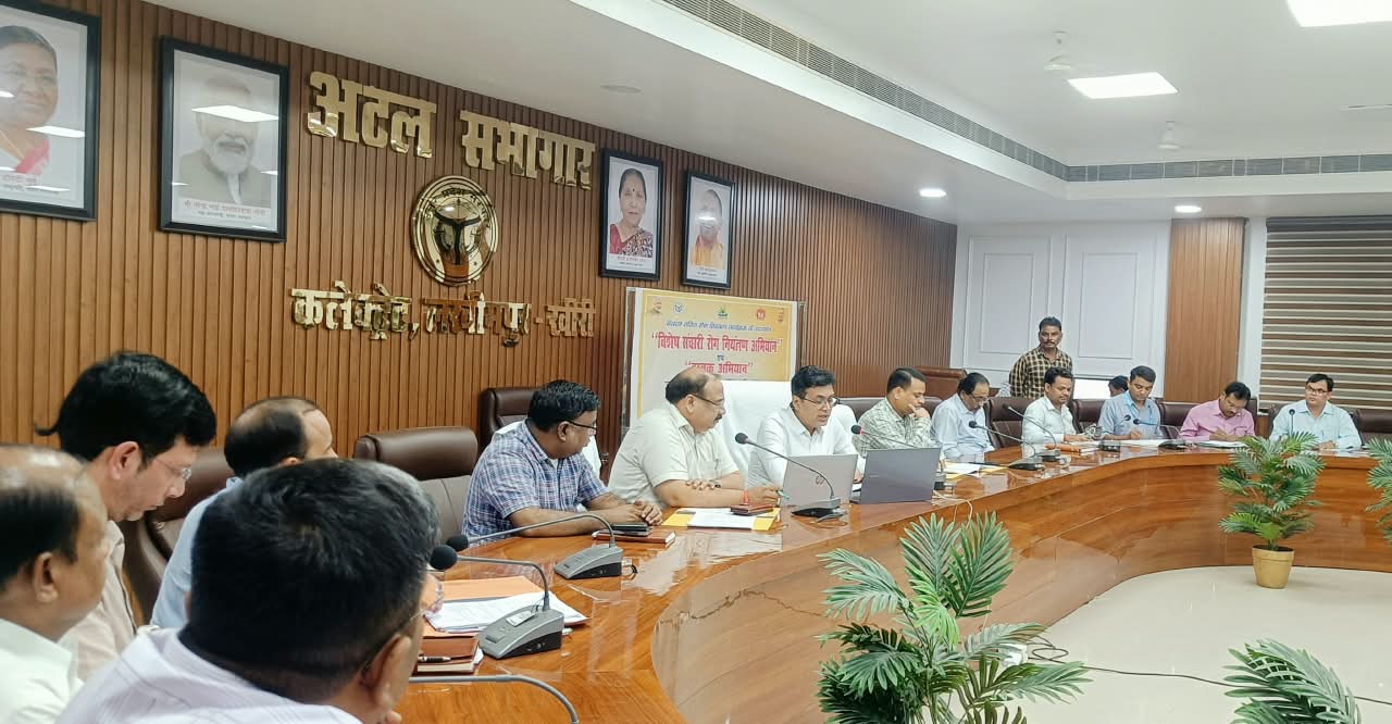 मच्छरों के प्रजनन स्रोतों पर चलेगा वार, घर-घर दस्तक देगा अभियान डीएम ने ली अफसरों की बैठक, दिए निर्देश 01 से 31 अक्टूबर तक विशेष संचारी रोग नियंत्रण अभियान