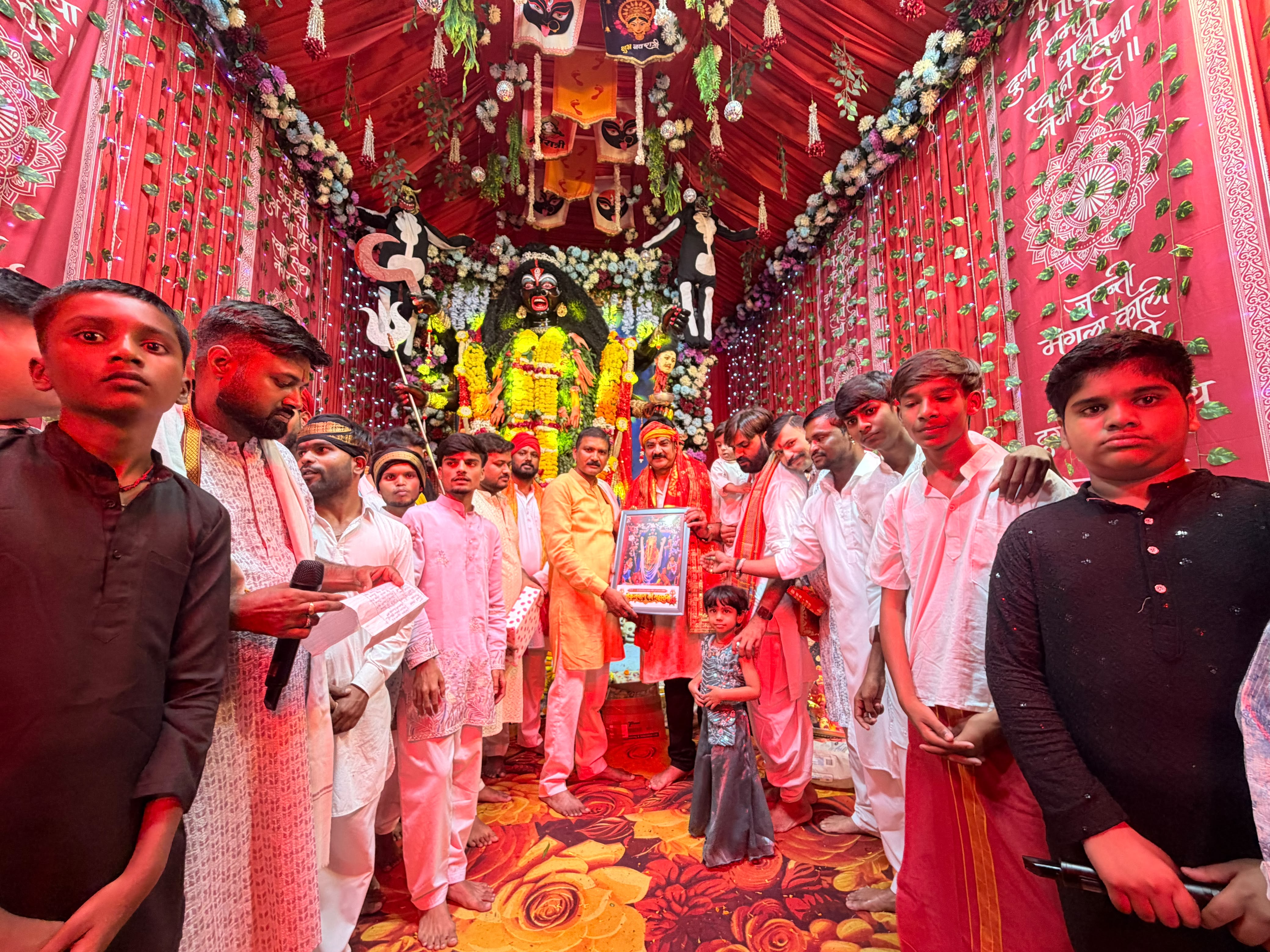 धार्मिक आयोजनों में शामिल हुए डॉ. संदीप सरावगी, मां काली माई की आरती और डांडिया उत्सव में उमड़ा श्रद्धा व उत्साह