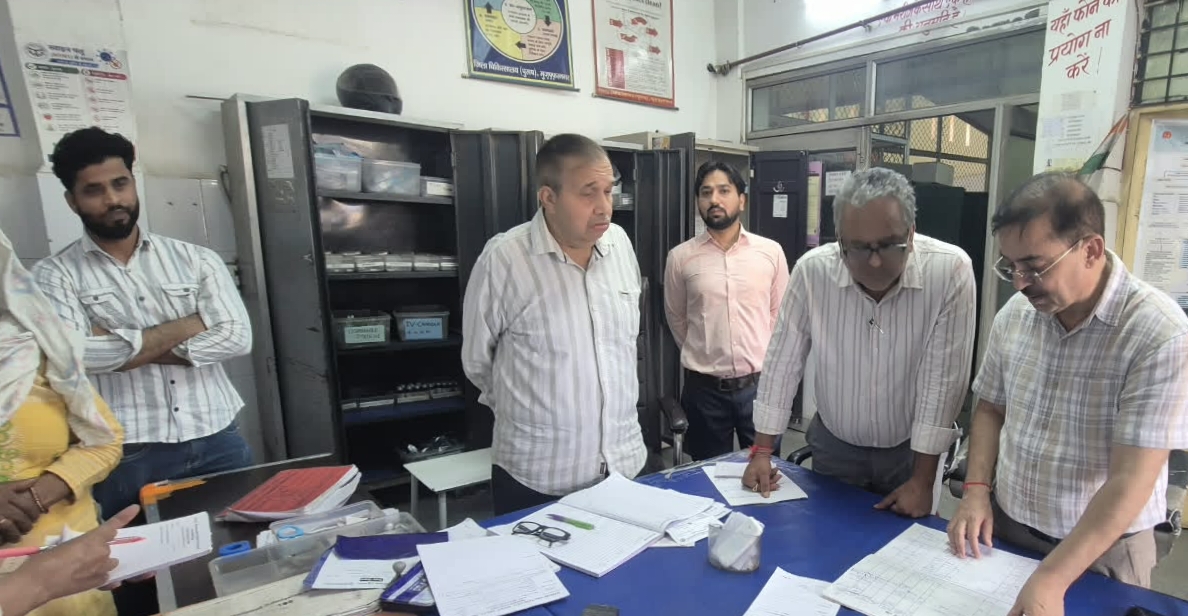 सीएमओ डॉ. सुनील तेवतिया ने जिला चिकित्सालय का किया औचक निरीक्षण