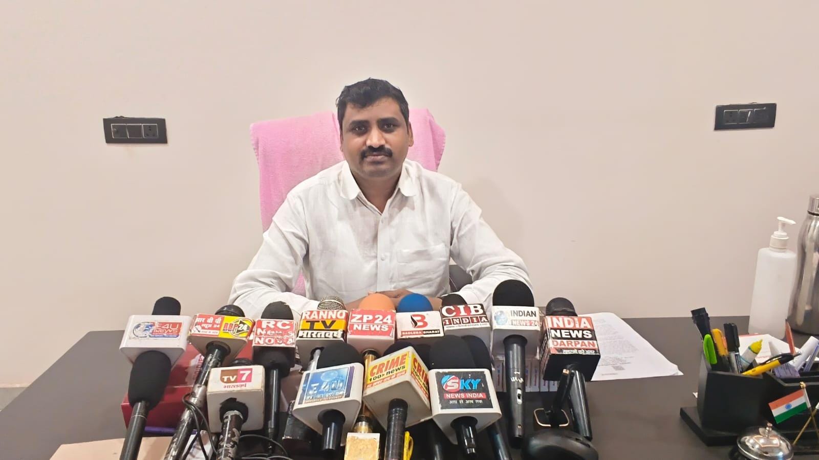 कनक हॉस्पिटल संचालक पर लगाए गए आरोपों को राममिलन कुशवाहा ने बताया निराधार, जमीन विवाद में दोनों पक्षों पर मुकदमा दर्ज, पुलिस जांच में जुटी