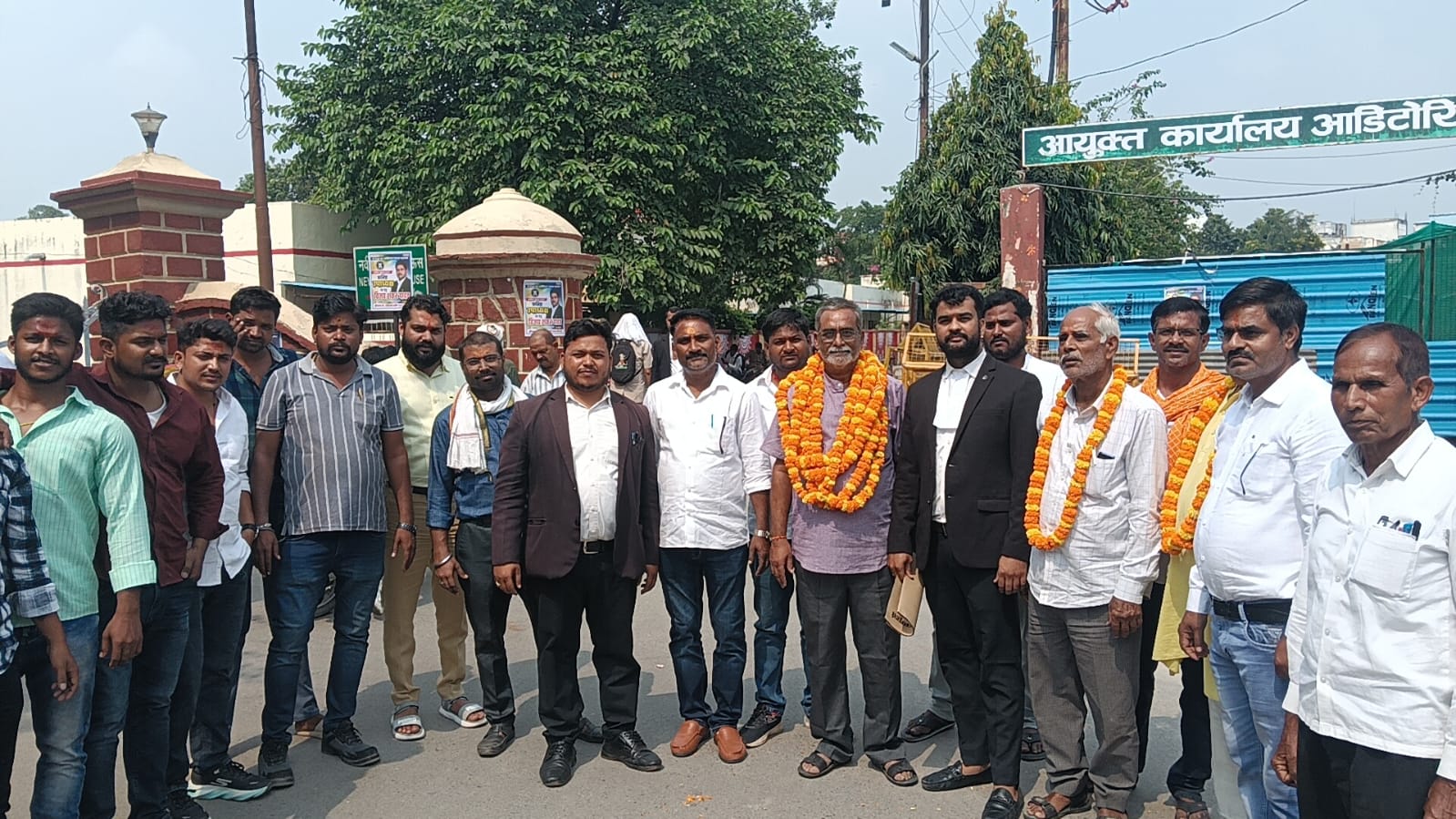 राष्ट्रीय समाज पार्टी के प्रत्याशी राजकुमार दुबे ने वाराणसी खंड स्नातक सीट से किया नामांकन