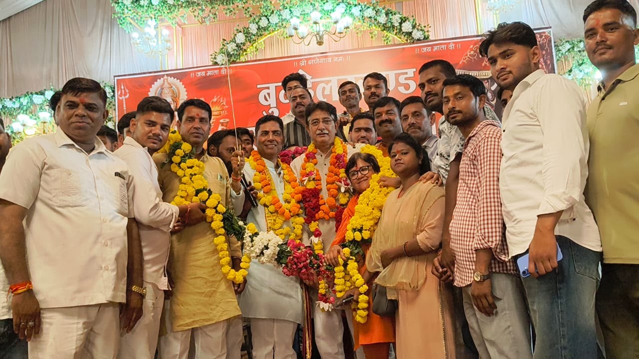 51 चुनरी यात्राओं की तैयारियों को लेकर बैठक संपन्न   हेमंत परिहार को प्रदेश उपाध्यक्ष बनाए जाने पर विभिन्न संगठनों ने किया स्वागत