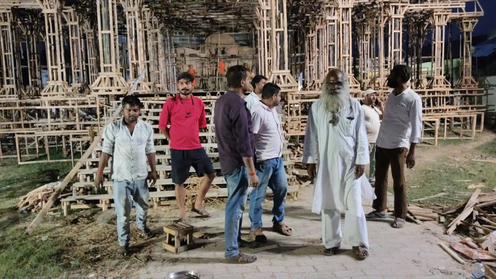 गोपीगंज में 100 फीट ऊंचे सोमनाथ मंदिर के मॉडल में सजेगा मां सिंह वाहिनी का दरबार 35 वर्षों से जारी है दुर्गा महापूजनोत्सव, 75 लाख रुपये की लागत से तैयार हो रहा भव्य पंडाल