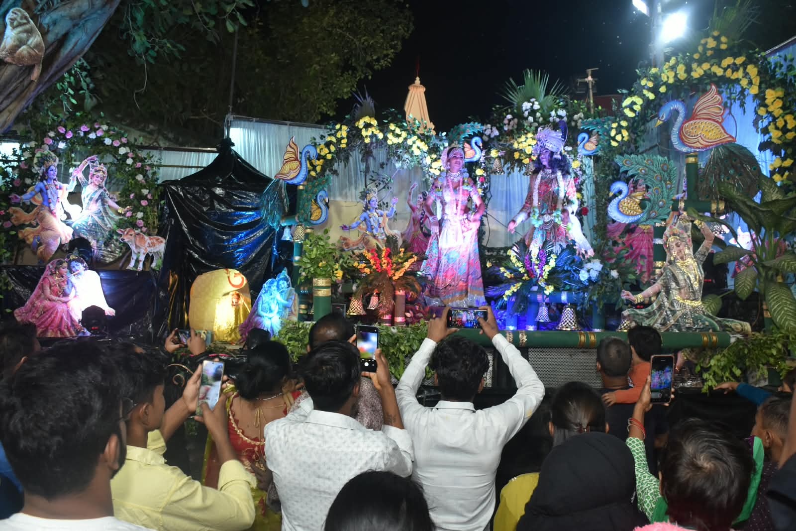 बरियाघाट श्रीरामलीला कमेटी के दशमी मेले में 20 लाख से अधिक श्रद्धालुओं ने किया नयनाभिराम झांकियों का दीदार