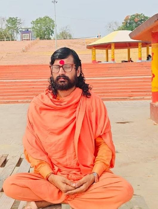 माघ मेला में चलेगा विशाल भण्डारा, वस्त्र दान रू स्वामी हरिनारायण समदर्शी 22 वर्षो से श्रद्धालुओं की माघ मेला में दिन - रात करते है सेवा छत्रपति शिवा जी महराज के 13 वें वंशज के राजगुरु है स्वामी समदर्शी महराज