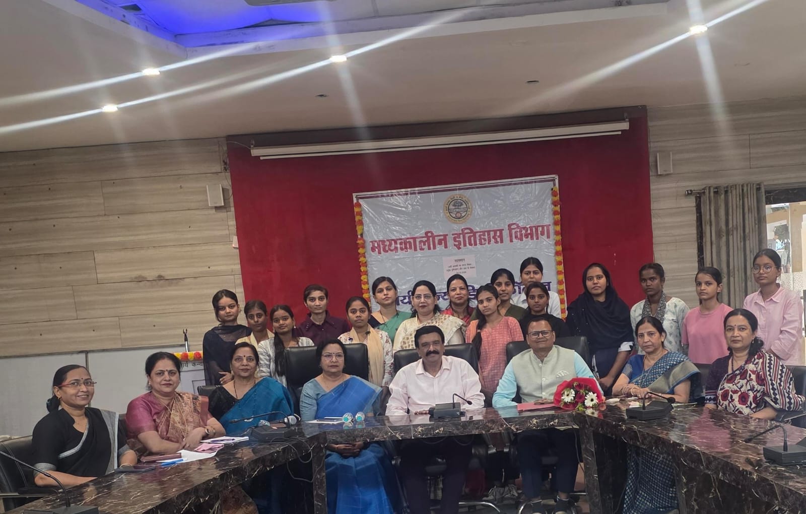 समय के साथ ऐतिहासिक घटनाओं की समझ, व्याख्या में आता है परिवर्तन : प्रो. आलोक प्रसाद शासी निकाय के अध्यक्ष पंकज जायसवाल ने प्रासंगिकता पर रखे विचार