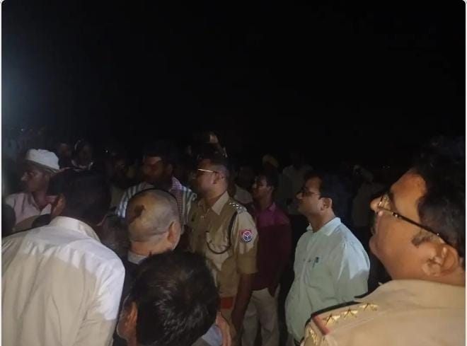 रेलवे अंडरपास की मांग पर ग्रामीणों का प्रदर्शन,SDM के आश्वासन पर खत्म हुआ धरना