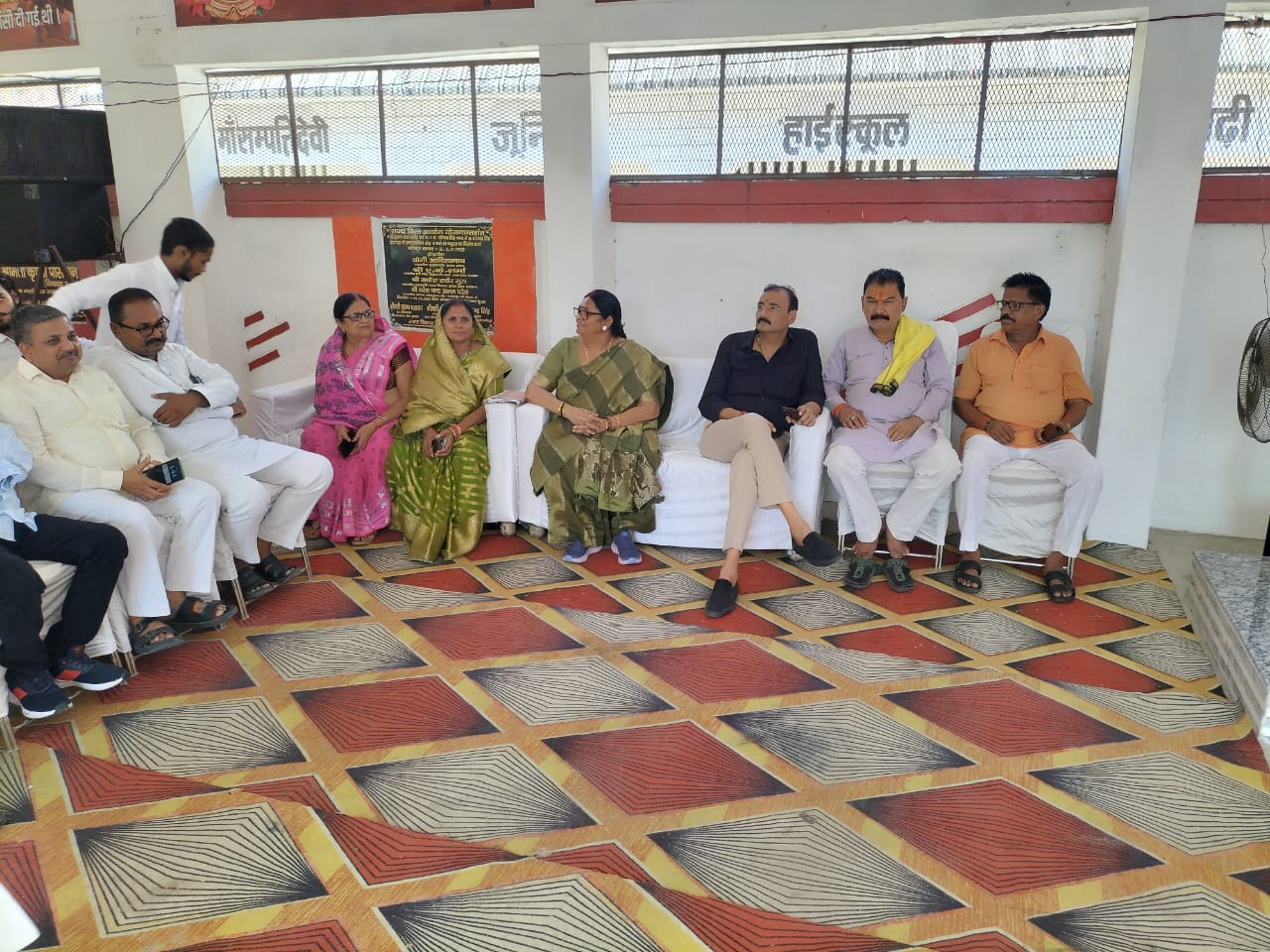 ठाकुर चंद्रपाल सिंह की 108वीं जयंती पर कवि सम्मेलन, योगदान को किया याद - विचार गोष्ठी में सामाजिक और शैक्षिक सेवाओं पर हुई चर्चा, कवियों ने बांधा समां