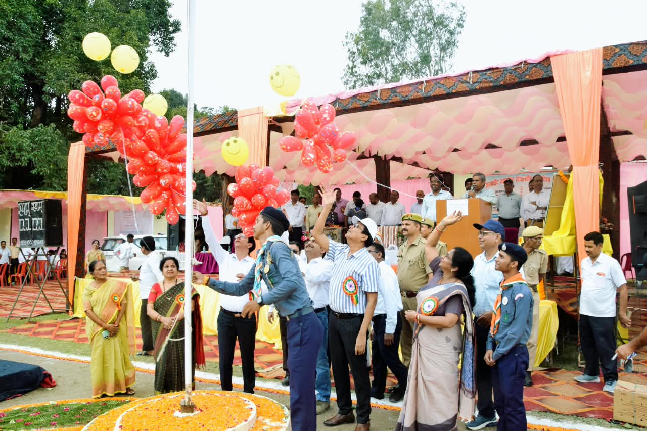 दौड़े कदम तो बढ़े सपने... वाईडी मैदान में गूंजा खिलाड़ियों का जोश  75वीं जनपदीय एथलेटिक्स प्रतियोगिता का आगाज, मार्च पास्ट में दिखा अनुशासन,
