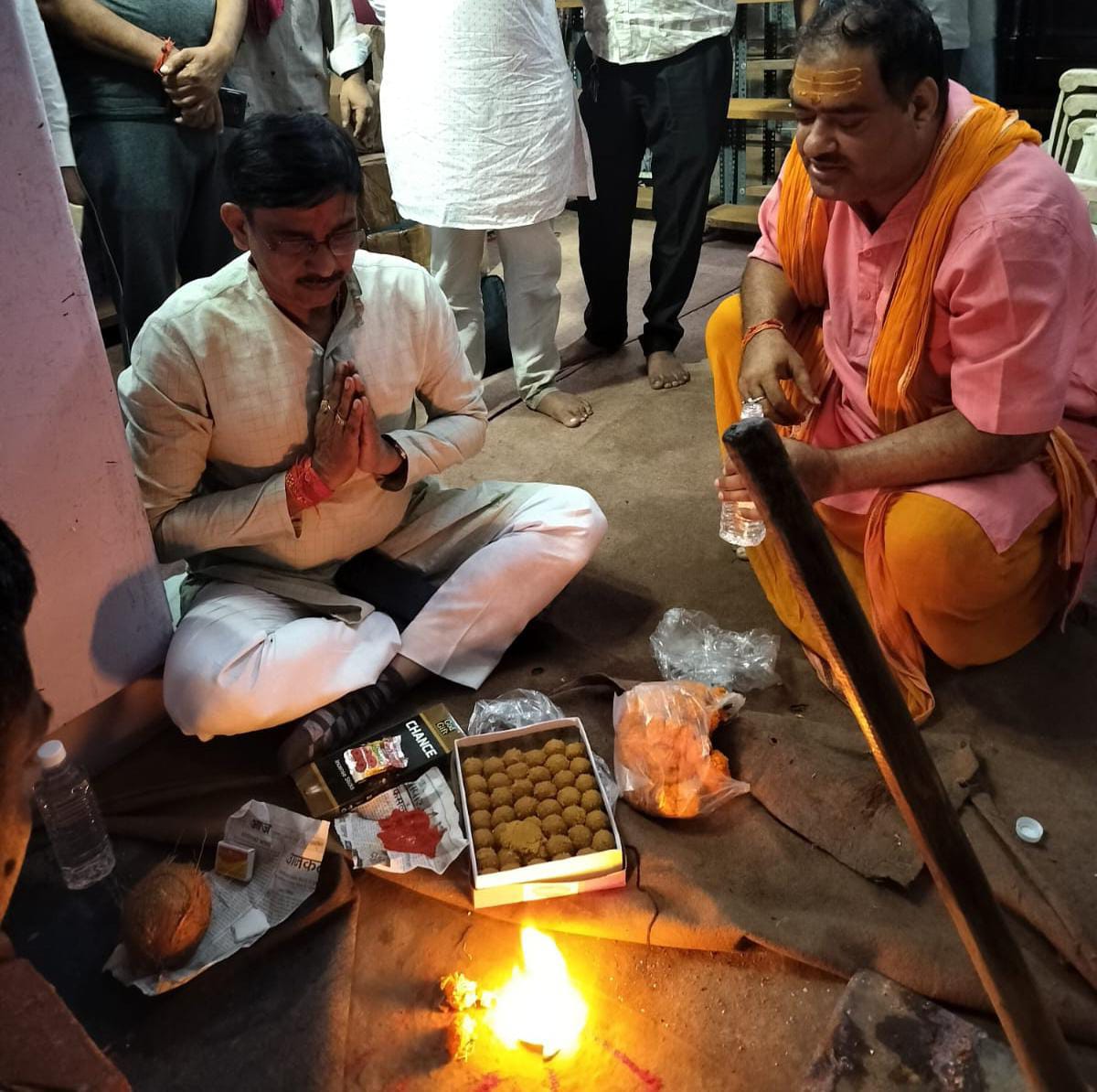 तीन मंजिला शॉपिंग कॉम्प्लेक्स की नपाध्यक्ष श्यामसुंदर केशरी ने रखी नींव