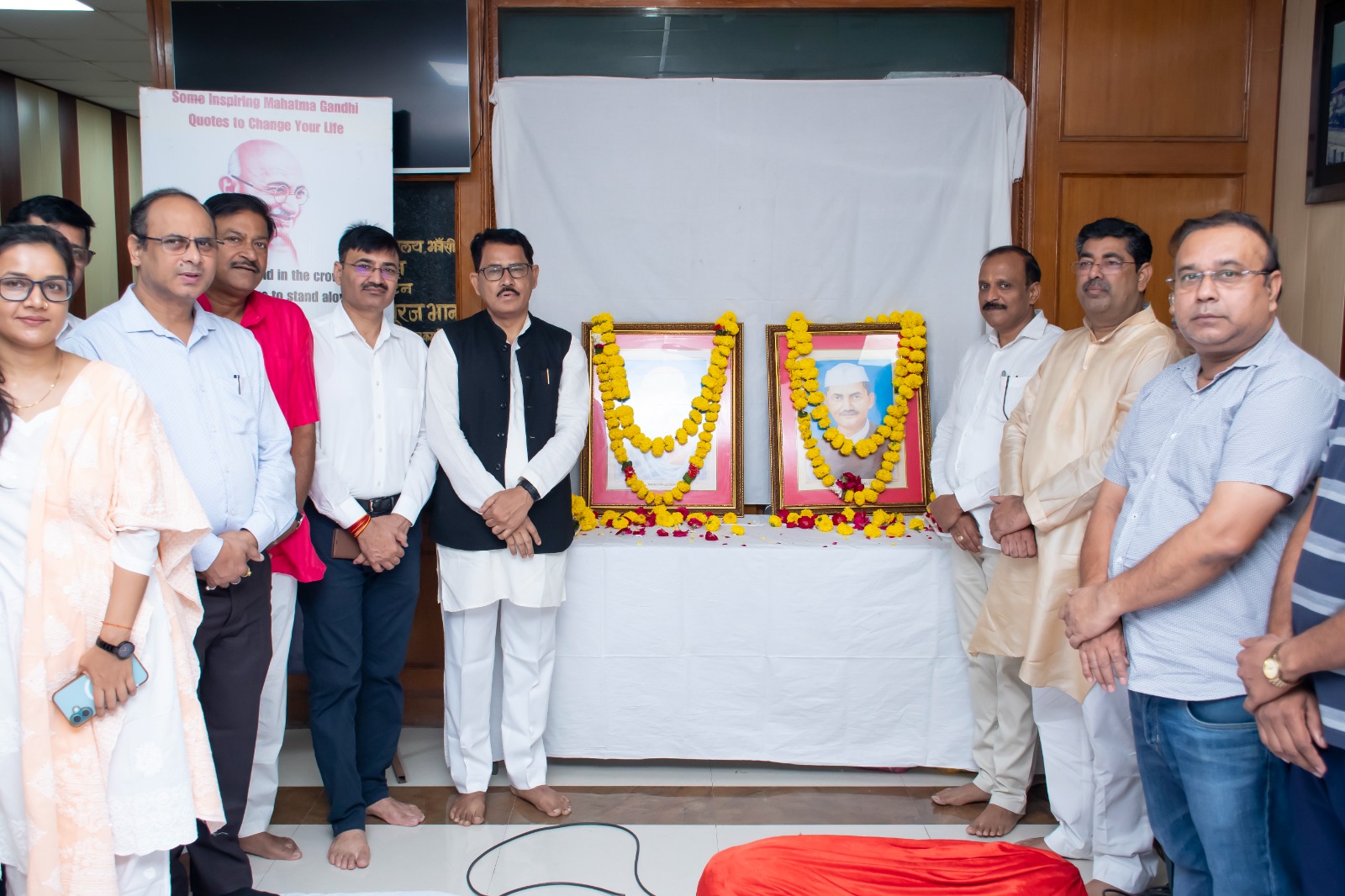 गांधी एवं शास्त्री जयंती पर बुन्देलखण्ड विश्वविद्यालय में श्रद्धांजलि एवं व्याख्यान