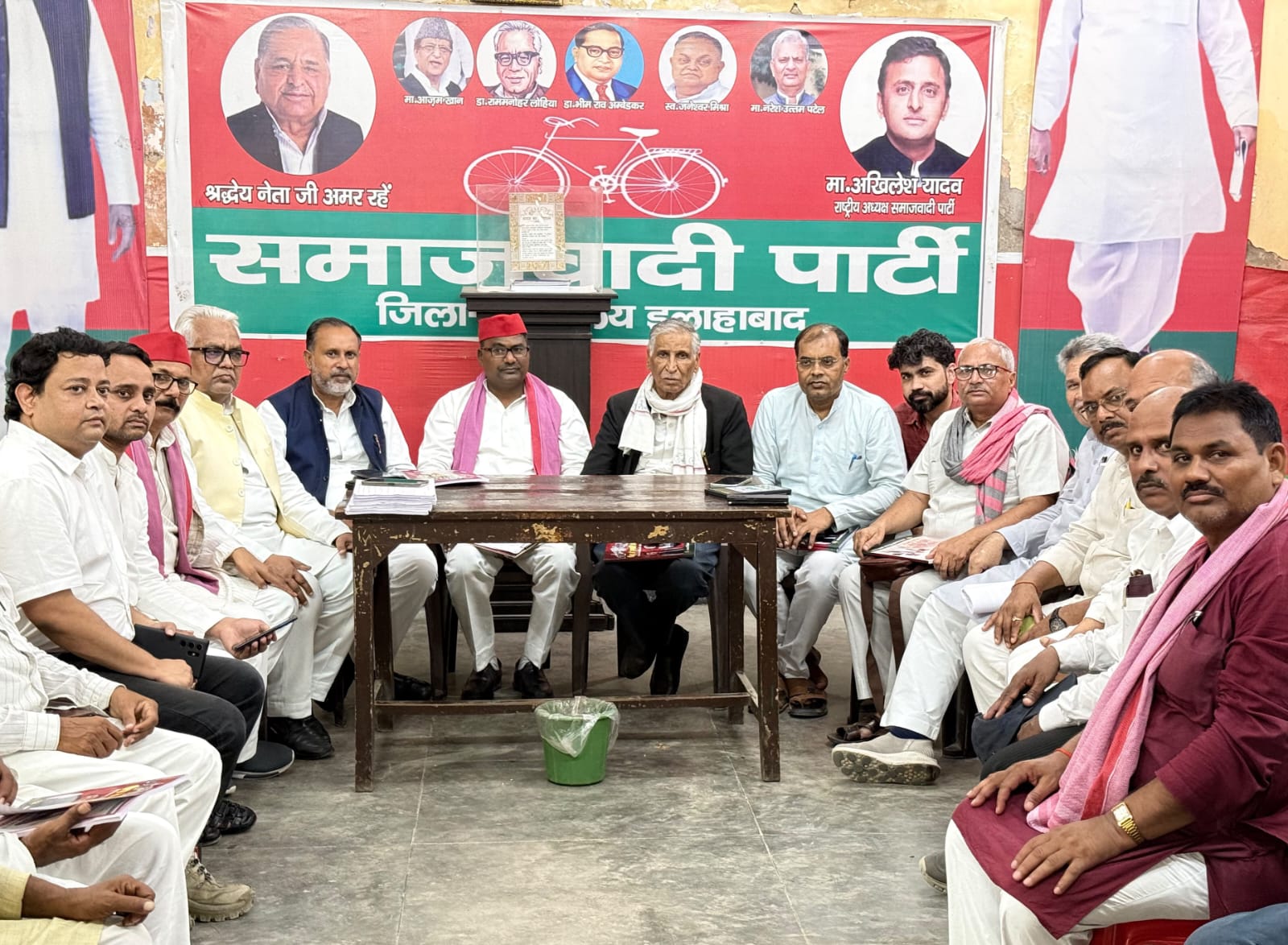 स्नातक निर्वाचन की घोषणा के बाद सपा सक्रिय, डॉ. मान सिंह यादव ने पदाधिकारियों के साथ की बैठक