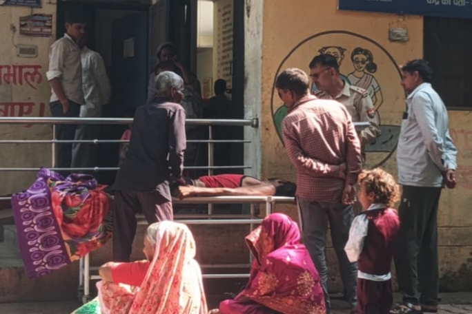 पत्नी के मायके जाने से नाराज युवक ने खाया जहरीला पदार्थ हुई मौत  पुलिस ने शव पोस्टमार्टम के लिए भेजकर जांच में जुटी