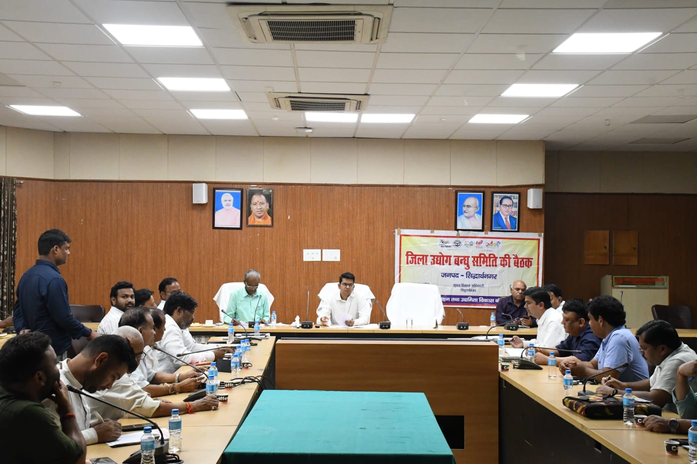 उद्योग व व्यापार बंधु की बैठक: व्यापारियों की समस्याओं का समयबद्ध निस्तारण सुनिश्चित करें अधिकारी — जिलाधिकारी