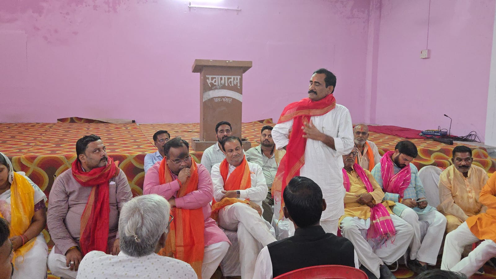 स्नातक एमएलसी चुनाव में शैलेंद्र सिंह पटेल ने अशोक राठौर को दिया समर्थन - धाता में आयोजित बैठक में भाजपा प्रत्याशी के पक्ष में मतदाताओं से की अपील