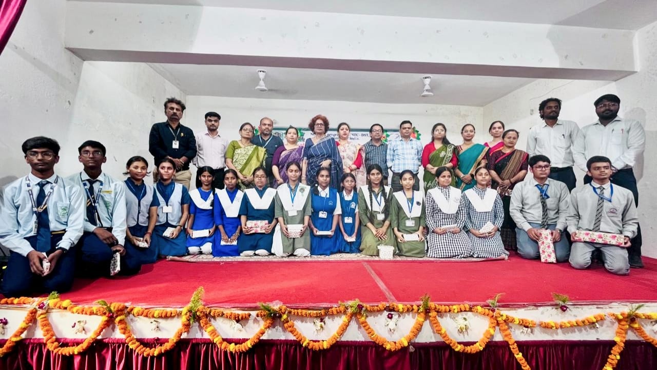 नोडल लेवल प्रतियोगिता-जूनियर वर्ग में कनक, शाइस्ता, मरियम, सीनियर ग्रुप में इशिका, आयुष, तस्मिया रहे प्रथम द्वितीय और तृतीय अल-हमरा फ़ारूकी गर्ल्स इंटर कॉलेज 32वीं राष्ट्रीय बाल विज्ञान कांग्रेस का सफल आयोजन