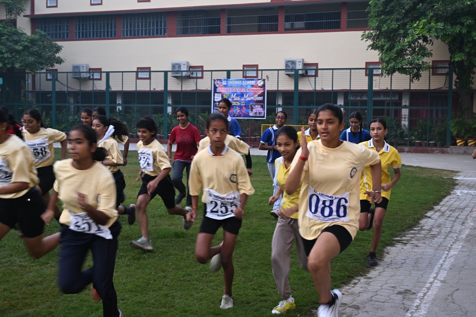 मिनी मैराथन में हुंडई हाई स्कूल और फ्लोरेट्स इंटरनेशनल स्कूल का जलवा बालिका वर्ग में हुंडई हाई स्कूल 50 अंकों के साथ चैंपियन, बालक वर्ग में फ्लोरेट्स इंटरनेशनल स्कूल ने जीती टीम ट्रॉफी