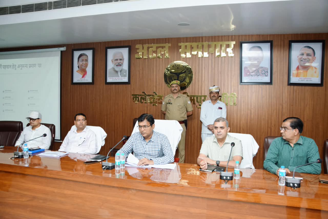 विधान परिषद चुनाव में निष्पक्षता सर्वोपरि, नियमों का करें पालन - डीएम डीएम ने मतदान कार्मिकों को दिए निर्देश, प्रशिक्षण के बाद डीएम ने पूछे निर्वाचन प्रक्रिया से जुड़े सवाल