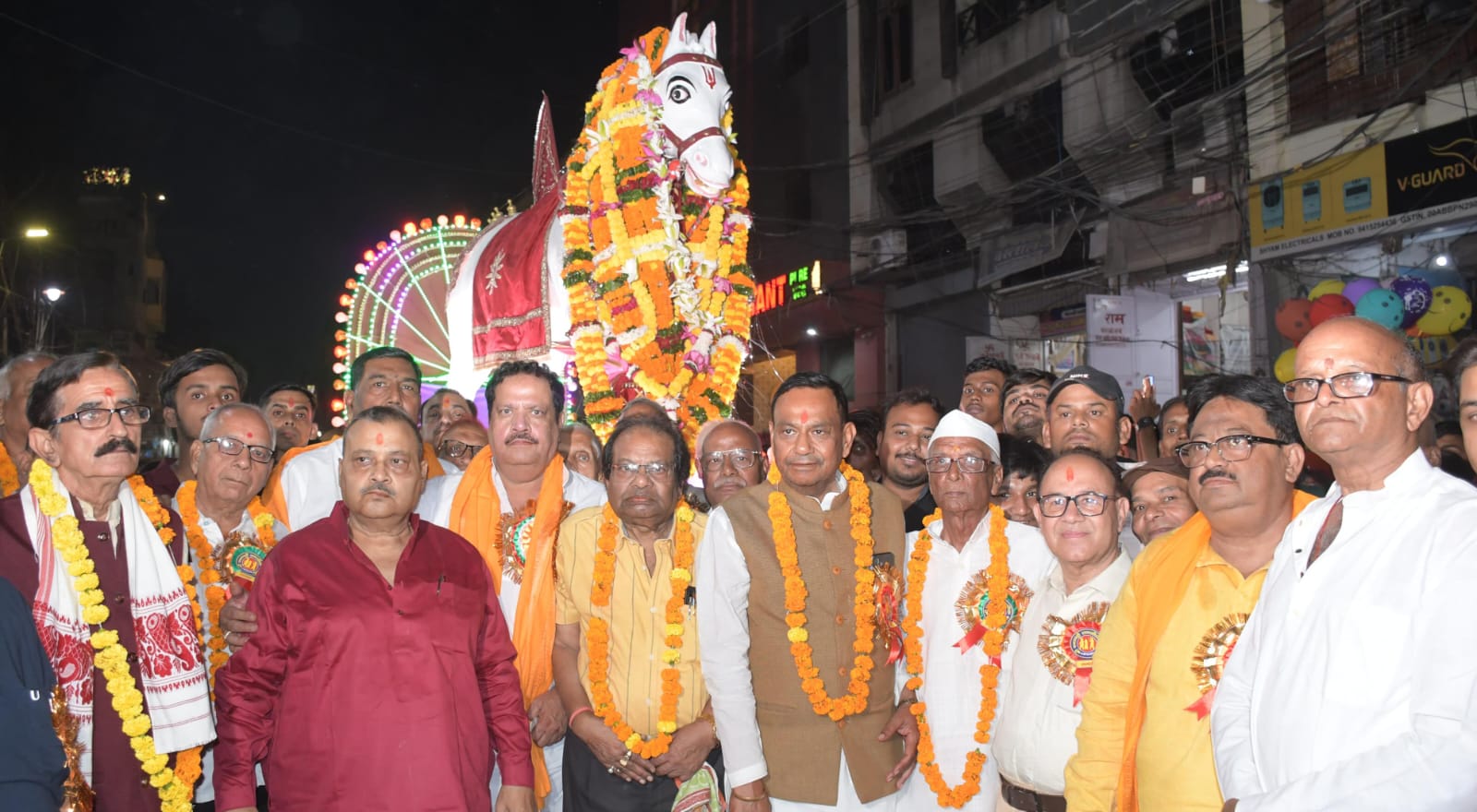 भव्यता, श्रध्दा, भक्ति भाव सें निकाली गई कर्ण घोड़े की शोभा यात्रा  लगभग 20 फीट ऊंचा कर्ण घोड़े को सच्चे मोतियों और लाइटिंग से सजाया गया