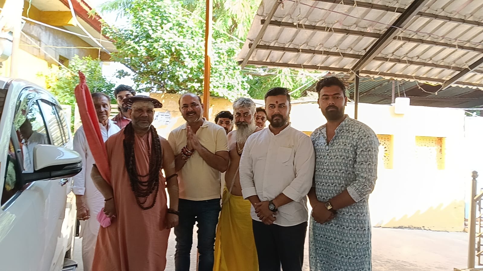 महाकाली मंदिर में जगद्गुरु शंकराचार्य का भव्य स्वागत दर्शन के लिए उमड़े श्रद्धालु, जयकारों से गूंजा मंदिर परिसर
