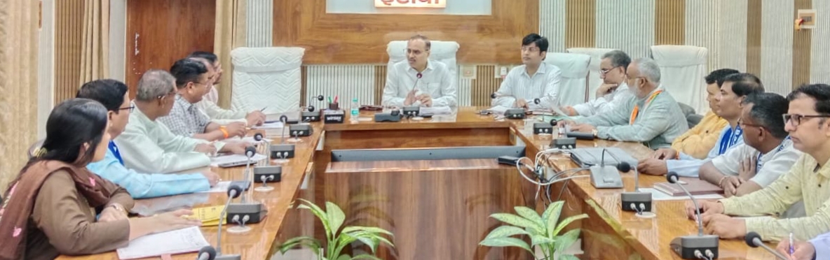 जिलाधिकारी ने राजनैतिक दलों के प्रतिनिधियों के साथ बैठक की