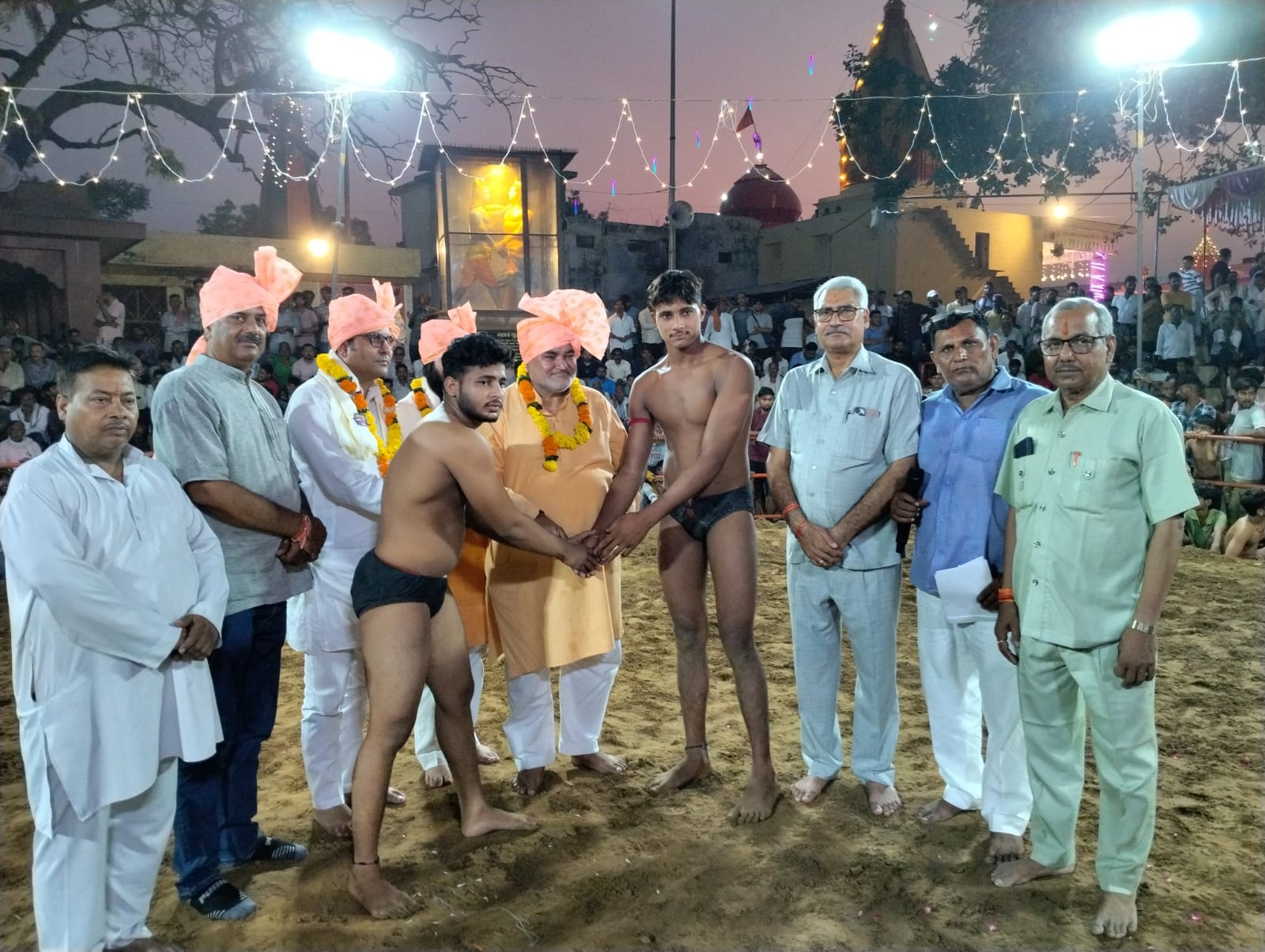 देवछठ मेला में विराट कुश्ती दंगल का भव्य आगाज आर.पी. सिंह ने पहलवानों का हाथ मिलवाकर किया शुभारंभ, रोमांचक मुकाबलों में उमड़ी हजारों की भीड़