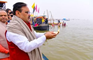 मां गंगे की पूजा अर्चना के साथ ही भगवान महादेव का दूध एवं गंगा जल से किया अभिषेक