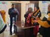 ग्राम प्रधान नरहर पट्टी शीला तिवारी ने खंड विकास अधिकारी श्रुति शर्मा को नव वर्ष 2025 की माला पहनाकर पंचायत भवन पर किया स्वागत।