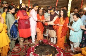 संगम तट पर भावपूर्वक पूरे अंबानी परिवार ने किया पूजन-अर्चन और संगम अभिषेक