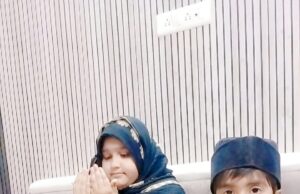 चार साल के अली ने बहन आयशा को रोज़ा रखते देख पहली बार रखा रोज़ा