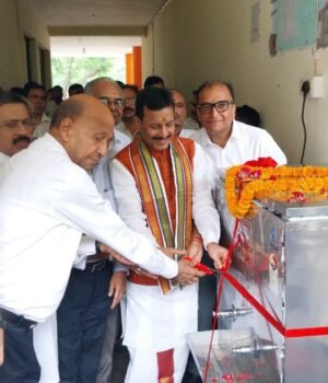 दो बड़े वॉटर कूलर संयन्त्र का कुलपति ने किया उद्घाटन