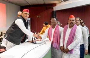 प्रधान देवी प्रसाद यादव ने की सपा मुखिया से मुलाकात