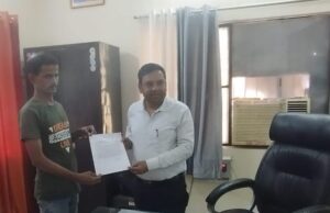 मोहर्रम के दृष्टिगत एक्सईएन विद्युत को सौंपा पत्र