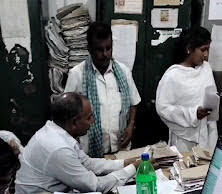 रिश्वत लेते लिपिक दीपक यादव का वीडियो वायरलरू निष्पक्षता पर उठे सवाल