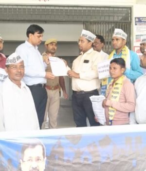 योगी सरकार जनता को ले जा रही है लालटेन काल मेंरू:आप