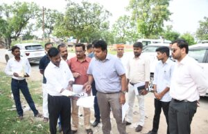 जिलाधिकारी ने किया राजस्व टीम के साथ निरीक्षण, सब कुछ मिला दुरुस्त