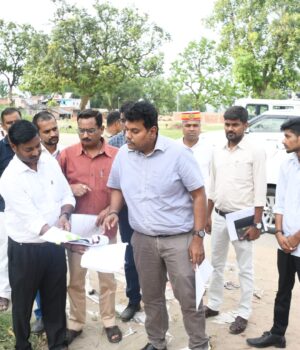 जिलाधिकारी ने किया राजस्व टीम के साथ निरीक्षण, सब कुछ मिला दुरुस्त