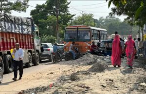 बढ़नी में नाला निर्माण से भीषण जाम, पूर्व चेयरमैन ने दी आमरण अनशन की चेतावनी
