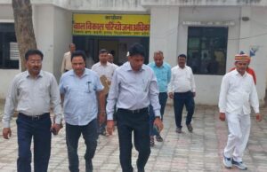 बढ़नी ब्लॉक में सीडीओ का औचक निरीक्षण, खामियों पर लगाई फटकार