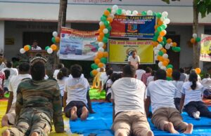 अंतर्राष्ट्रीय योग दिवस पर गांधी आदर्श विद्यालय इंटर कॉलेज बढ़नी में हुआ आयोजन