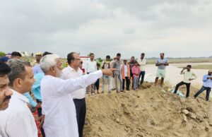 बाढ़ परियोजनाओं का जल शक्ति मंत्री स्वतंत्र देव सिंह ने किया निरीक्षण