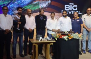 कपिल देव और अमीत गढोके ने टी20 मुंबई लीग 2025 के लिए सोबो मुंबई फाल्कन्स की जर्सी लॉन्च की