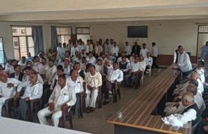 एसडीएम के ट्रांसफर ना होने तक हड़ताल जारी रहेगी:अध्यक्ष