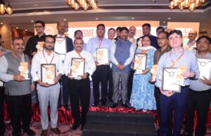 ईस्टर्न यूपी चैम्बर ऑफ कॉमर्स द्वारा आयोजित समारोह में शामिल हुए मंत्री नन्दी