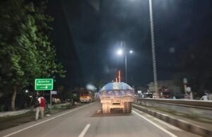 सफेद सोने का काला व्यापार,सड़क पर फर्राटा भर रही अवैध बालू ट्रालियां, सूरज ढलते ही कैसरगंज में आसपास के क्षेत्र में शुरू हो जाता है सफेद सोने की चोरी का खेल